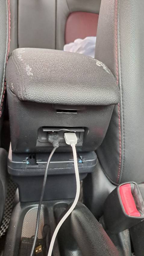 Có 4 cổng usb chứ không phải 7 như qc