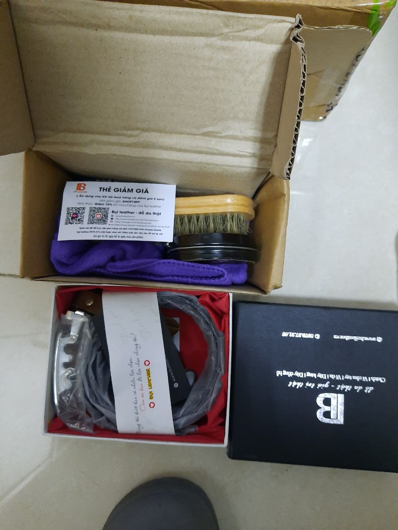 Hàng tốt trong tầm giá. Da mịn chất lượng. Có phiếu bảo hành kèm ticker cảm ơn nữa. Đóng chưa tốt lắm, có thể¹2e¹¹ do giao hàng để chồng nên hộp méo mó. Shop nên đóng vào hộp cứng hơn nữa.