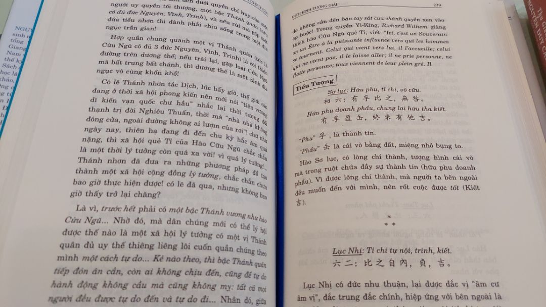 Đọc Dịch , cũng như học Dịch rất khó, mà khó nhất là phải giữ cho lòng được hư vô, không mảy may thành kiến nào cả, thành kiến về duy tâm hay duy vật. Dịch dạy ta " vô ngã", " vô trụ", " vô hướng" và " vô cầu".