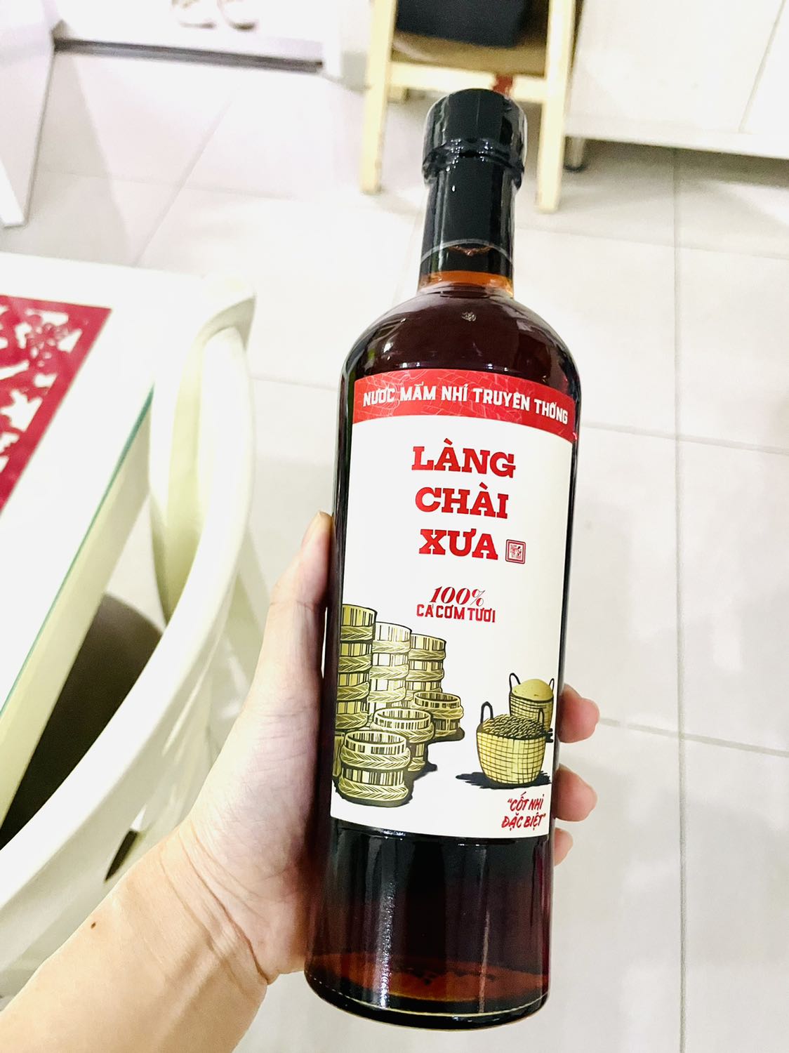 Nhận dc thùng nước mắm ngay sau khi chung cư bị phong toả và ở nhà cũng cạn nước mắm, từng chai được gói cẩn thận kĩ càng tránh bể khi vận chuyển nên rất yên tâm ngay sau khi khui thùng. Nhận dc thùng nước mắm ngay sau khi chung cư bị phong toả và ở nhà cũng cạn nước mắm, từng chai được gói cẩn thận kĩ càng tránh bể khi vận chuyển nên rất yên tâm ngay sau khi khui thùng.