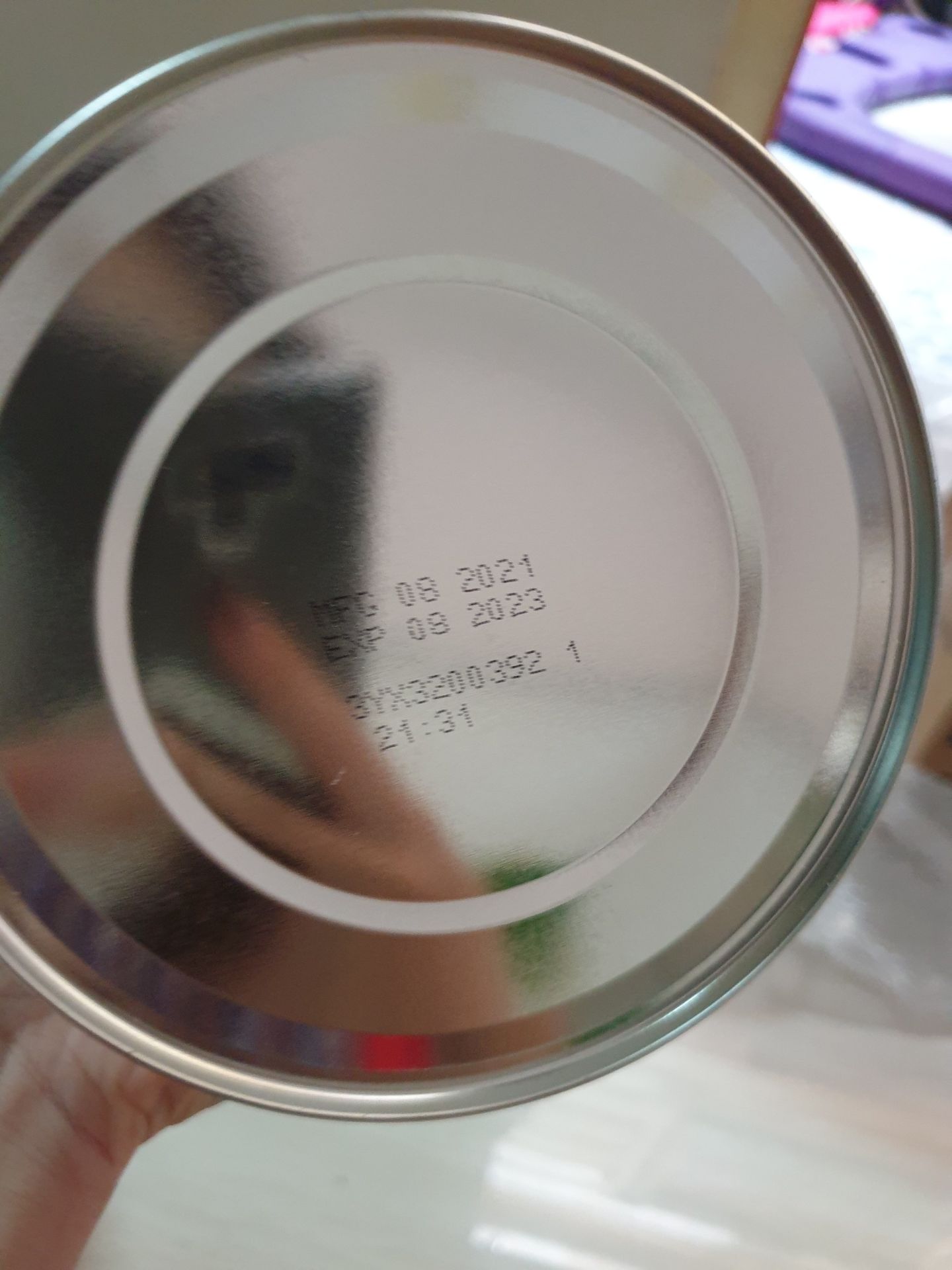 shop giao hàng nhanh chóng, đóng gói rất kỹ, sữa date xa.
update: hiện nhà mình đã uống tới hộp thứ 2, thì phát hiện tình trạng như sau, miệng hộp bị móp lõm vào trong, sữa bị hôi dầu do có lẽ đã bị không khí vào khá lâu. Ban đầu shop dán kín miệng hộp nên mình ko phát hiện. và mình đã check hộp còn lại thì vẫn nguyên vẹn, vậy chỉ 2/3 hộp đã mua đạt chất lượng nên mình sẽ ko mua của shop này nữa!