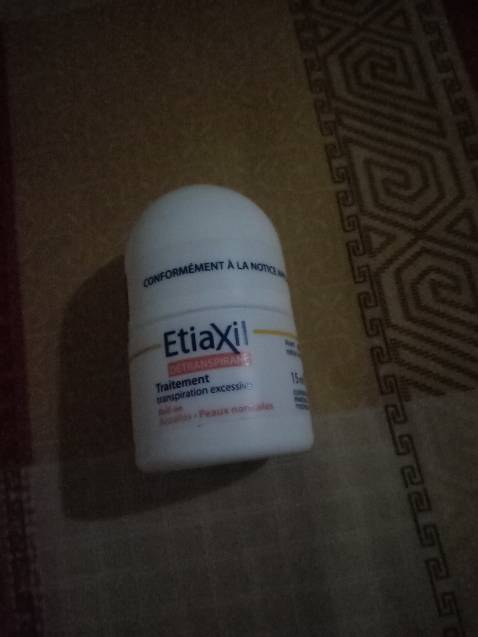 Vẫn là có mùi như cồn í ạh. Loại thường vẫn khó chịu lắm ạh. Cứ nên dùng loại nhạy cảm là êm zất êm rùi ạh. :))