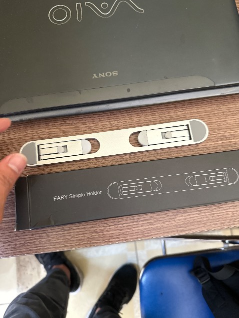 Sai màu đặt hàng. Đặt màu Xám nhưng giao màu bạc