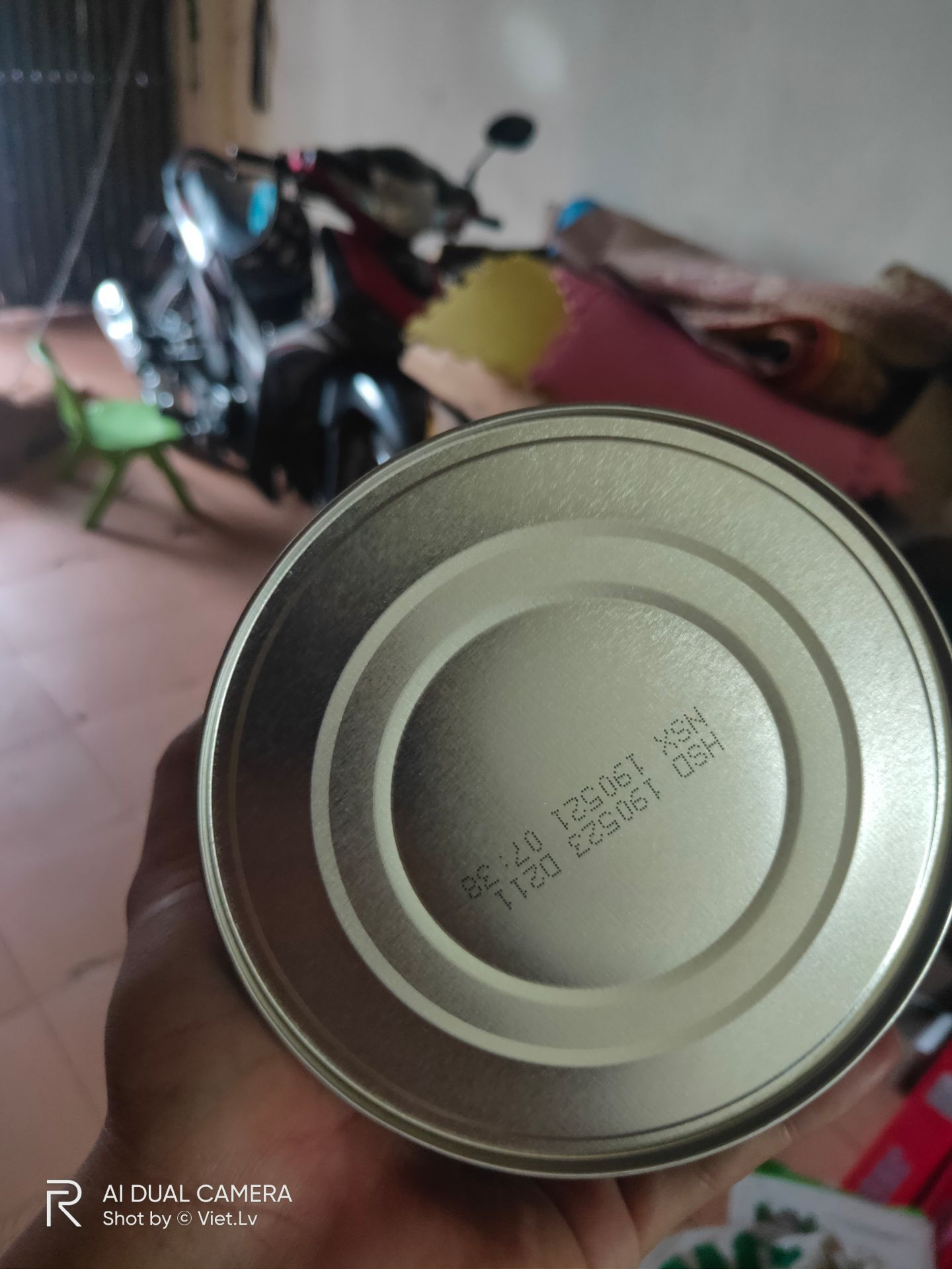 sữa giao ok , hộp chuyển bắc nam mà ko hề bị móp méo, date xa lắm (mới sx luôm) . mỗi tội sản phẩm lúc đặt ghi có quà tặng kèm mà xong chả thấy có gì kèm luôn ? sữa giao ok , hộp chuyển bắc nam mà ko hề bị móp méo, date xa lắm (mới sx luôm) . mỗi tội sản phẩm lúc đặt ghi có quà tặng kèm mà xong chả thấy có gì kèm luôn ?