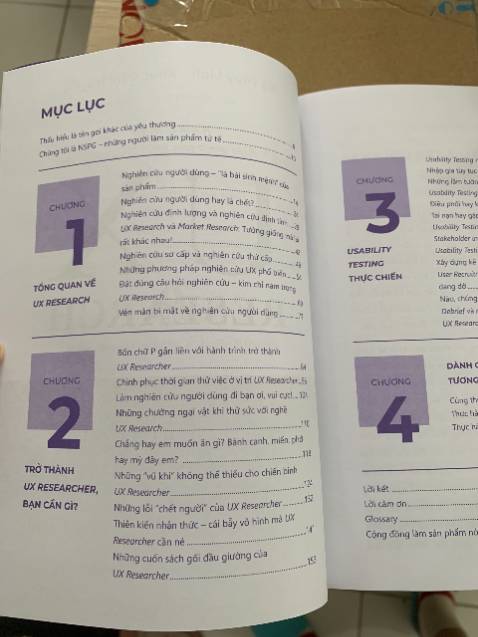 Dạo gần đây mình thấy lĩnh vực UX nói chung rất phát triển nên có tìm hiểu. Sau khi đọc UX Writing, thấy rất bổ ích thì lần này mình tiếp tục ủng hộ tác giả Khúc Cẩm Huyên. Sách có văn phong hiện đại, dễ hiểu, bố cục rõ ràng. Trong bốn phần của sách thì mình ấn tượng nhất là phần 2 TRỞ THÀNH UX RESEARCHER, BẠN CẦN GÌ? vì phần này chỉ ra được các các mẹo có thể áp dụng và các lỗi ux reseacher cần tránh. Nói tóm lại là mình thấy sách bổ ích, đáng mua đáng đọc.