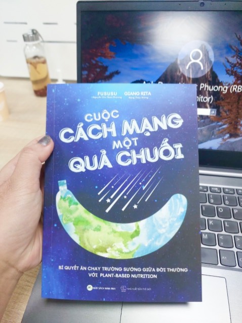 Nội dung nhiều thông tin khoa học rất hữu ích về ăn thuần thực vật, đan xen những câu chuyện hài hước nhẹ nhàng mang nhiều ý nghĩa nhân văn, đọc rất cuốn!
Sách có nhiều hình minh hoạ đẹp, chỉnh chu