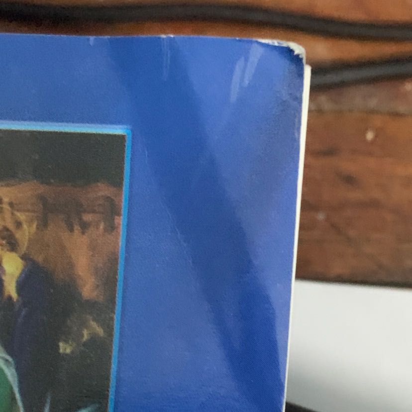 Giao hàng nhanh, tốt. Nhưng mà gói hàng k cẩn thận làm sách hư