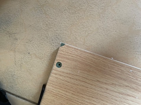 Cạnh góc bị trầy xước quá nhiều v.v…