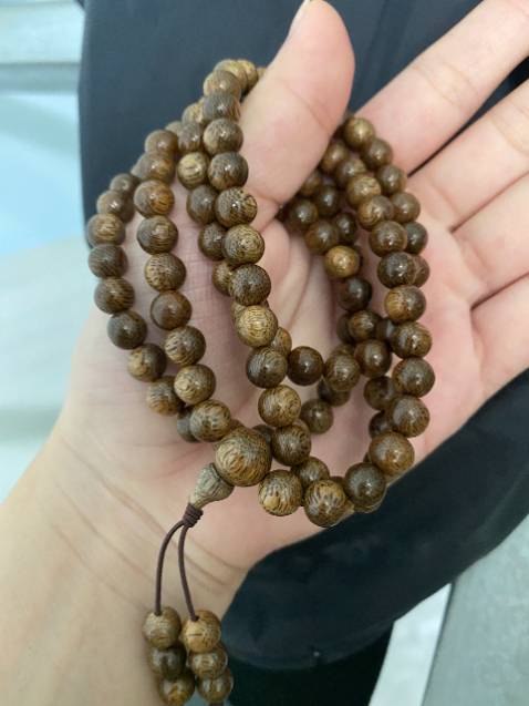 Đúng trầm tốc tự nhiên, đáng mua, mùi thơm nó dịu dàng