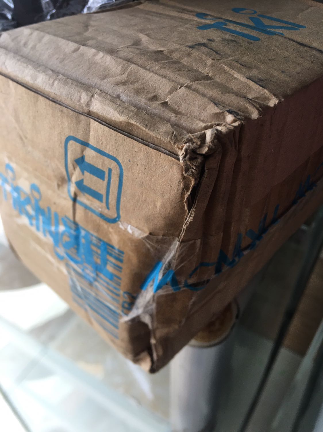 Hàng cực kì dễ vỡ mà cái hộp k thể chấp nhận được, sản phẩm thì chưa sử dụng nên k nhận xét gì