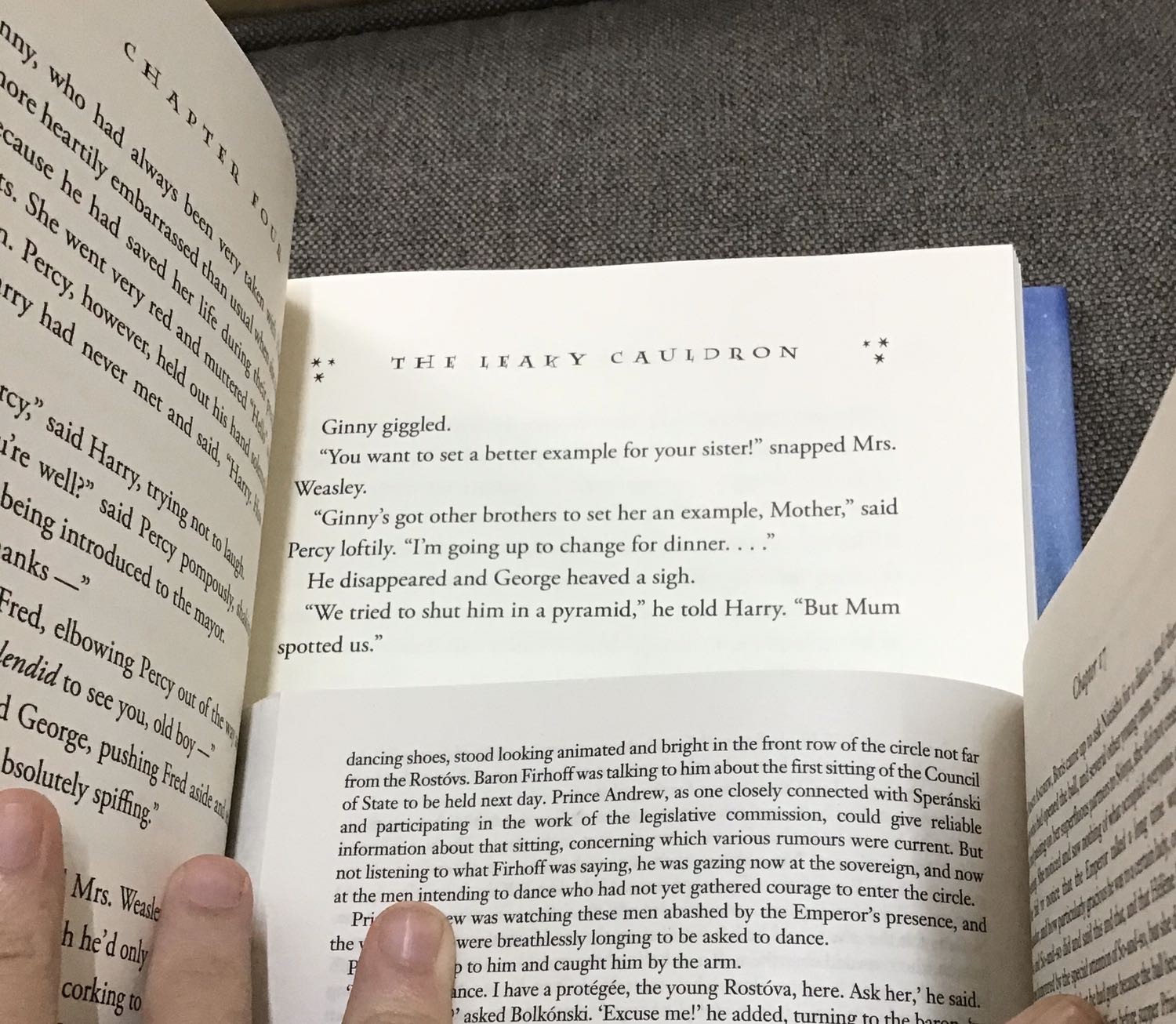 - Sách mới thơm nức mùi giấy. Lại còn là sách ngoại văn mà giá như thế này là quá ôke rùi các bác ạ. 
- Nhược điểm duy nhất như mọi người đều đã nói là chứ khá nhỏ, nhìn lâu có thể đau mắt nhưng với tác phẩm đồ sộ như vậy gói gọn lại trong size giấy bé như vậy và với giá thành như vậy thì mình cũng tháy hợp lí thôi. 
- Ngoài ra sách còn có đầy đủ thông tin về bối cảnh lịch sử và tổng quan nhân vật nên khá dễ theo dõi. Đặc biêt là bản dịch truyện gốc có sự chấp thuận của tác giả nên mình khá yên tâm. Tóm lại là nội dung 100/10 đó các bác. 
- Mình thấy đối với học sinh sinh viên hay đơn giản là những con người không có tiền mà vẫn muốn đọc sách ngoại văn chất lượng (tất nhiên là về nội dung) thì đây là một cuốn sách nên mua nhé.
(mình có thêm ảnh so sánh cỡ chữ trong truyện với cỡ chữ bình thường cho các bác tiện so sánh nhé)