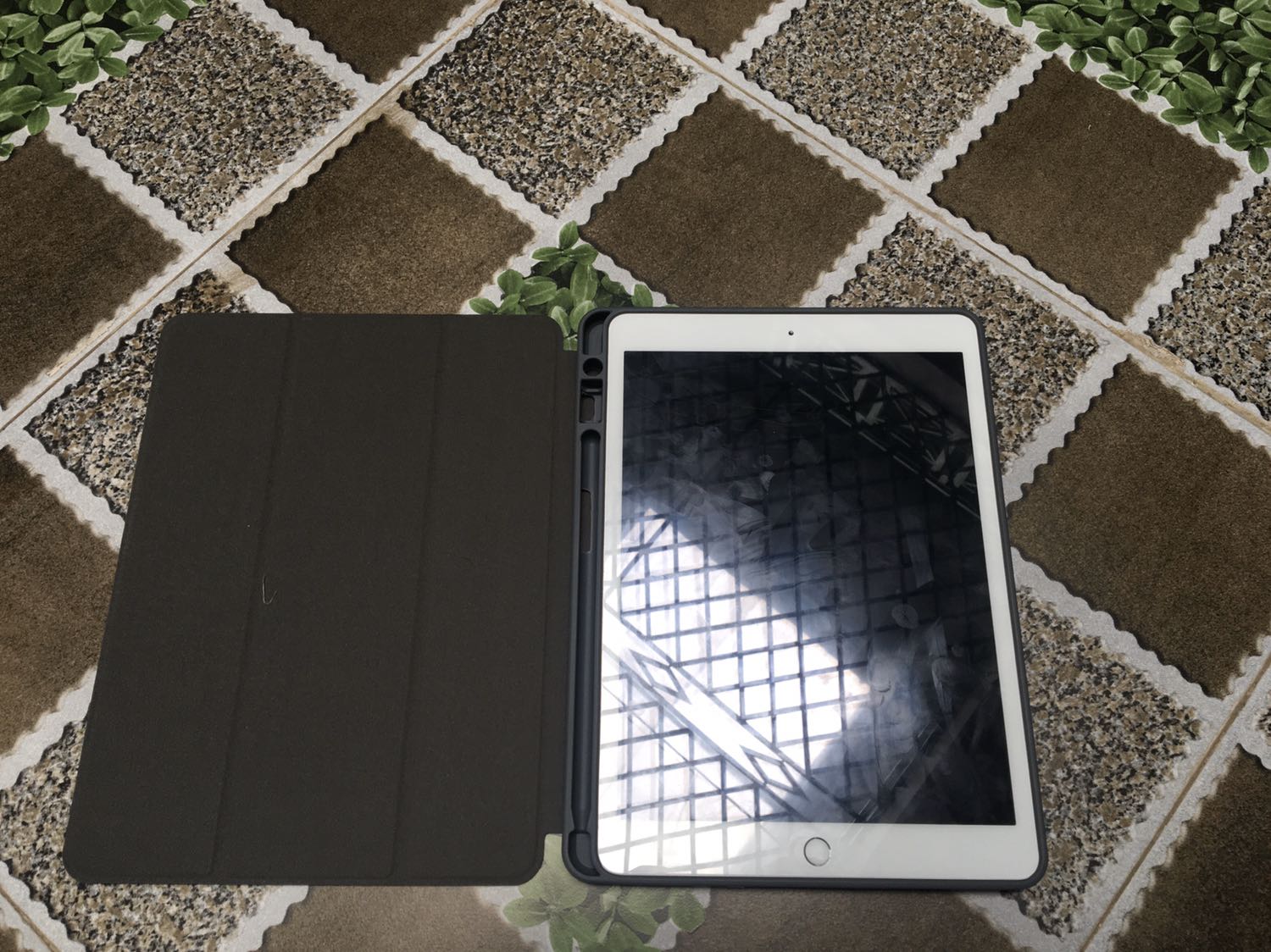 Chất liệu tốt, sờ êm tay,kích thước vừa, đứng được