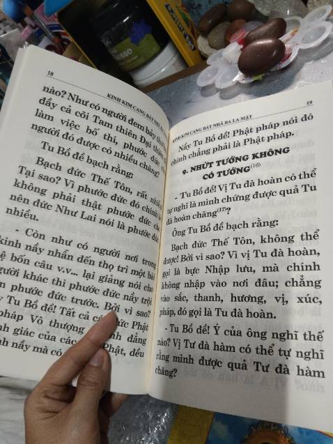 Sách in chữ đậm rõ đẹp, rất dễ đọc.