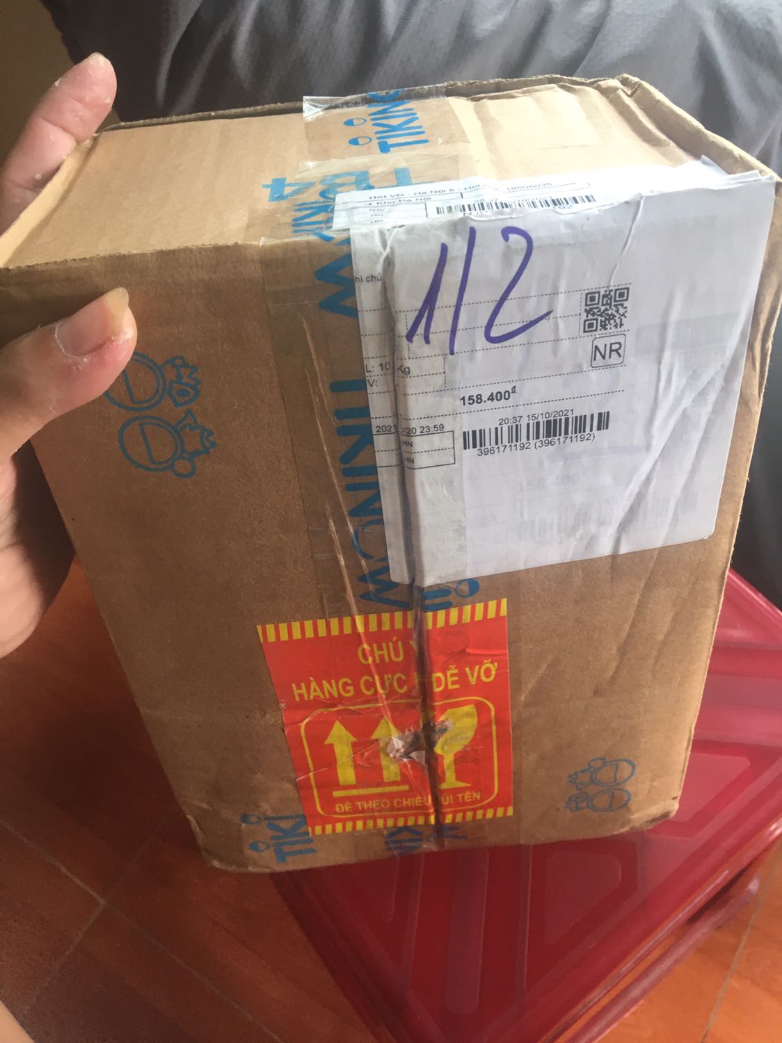 Chất lượng hàng thì ok cho 5* nhưng dạo này Tiki làm ăn hơi bị cáu rồi, 2 lần bàn giao bên Ninja Van đều giao thiếu hàng cho mình 1 nửa kiện hàng xong bắt thanh toán, không thì trả nửa kiện rồi huỷ đơn(đợi sale mãi xong huỷ vui tính thế), chưa kể tốn mất mấy chục nghìn tiền điện thoại vẫn chưa thấy giao bù. Thành ra bị mua hơi đắt.