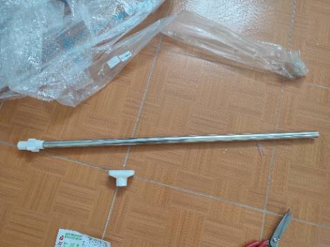 Lần đầu tiên mua hàng của nhà bán này mà sản phẩm bị lỗi nghiêm trọng như vậy. Thực sự thất vọng về sản phẩm, sai kích thước, thiếu linh kiện, nếu tính cả chân chốt thì miễn cưỡng mới được 1m6.