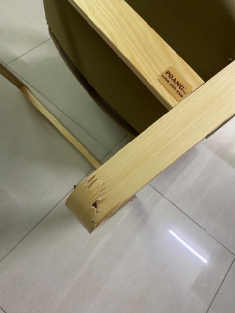 Ghế mới sử dụng đã bị gãy.? Tôi cần được đổi lại sản phẩm khác