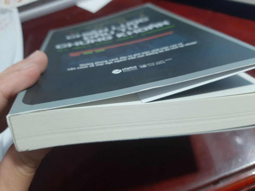 bọc không chắc chắn xíu nào. trong mùa dịch giao hàng vậy là nhanh rồi. nhưng phần bọc thì tệ lắm. lỏng lẻo, hộp đến nơi đã nát ra hết