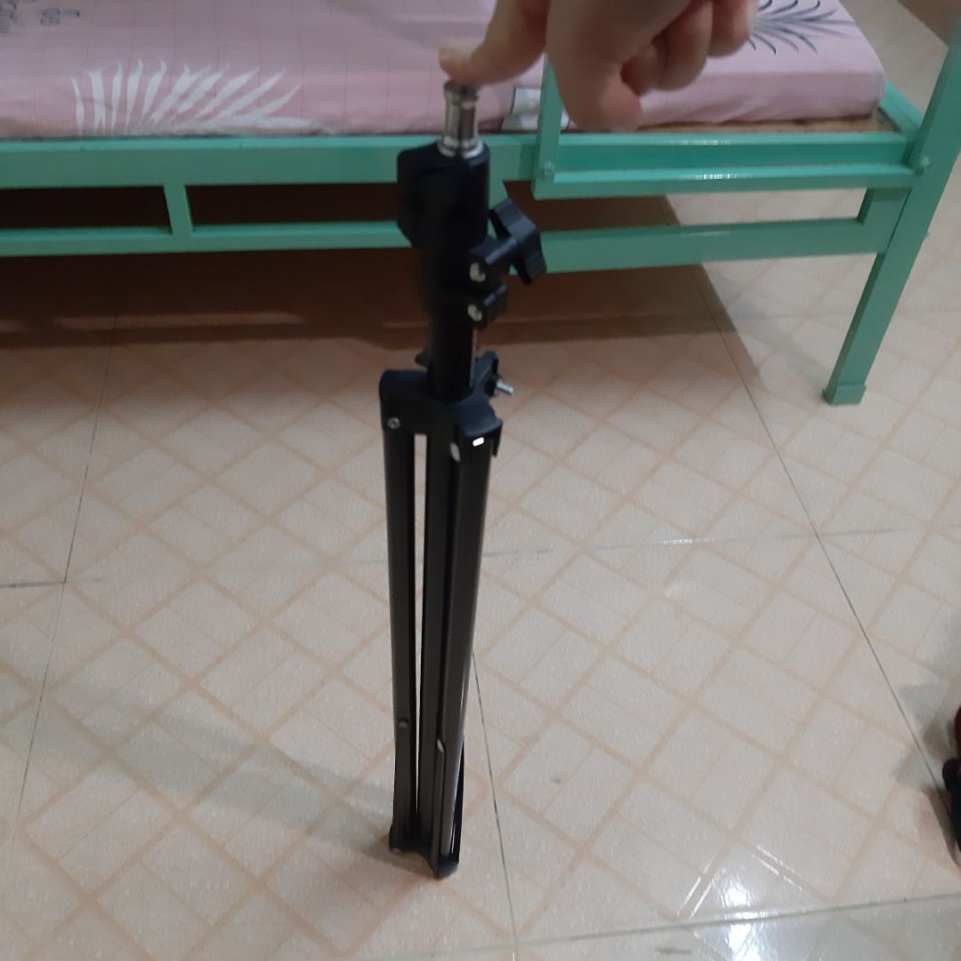 rất đáng tiền, làm bằng sắt mỏng và nhựa nên về lâu dài có lẽ không tốt lắm, nhưng xài okela, cầu quay của mình ban đầu bị hư nhma shop đã gửi lại cái khác cho mình ngay và luôn, vô cùng hài lòng