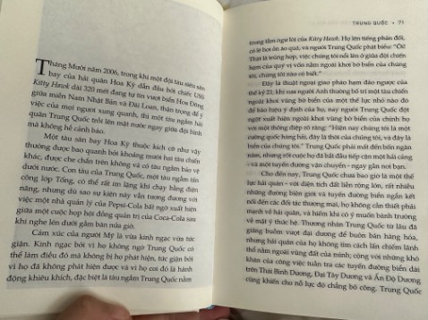 Ngoại trừ đặc điểm địa lý, sách còn đề cập đến lịch sử của mỗi quốc gia, ngôn ngữ trình bày gần gũi cực dễ hiểu, đôi khi có những phép so sánh hóm hỉnh làm cho chủ đề bớt khô khan. Đây là cuốn sách nên có trong mọi tủ sách gia đình, từ già đến trẻ đều đọc được, già thì ngoài phần địa lý có thể có thêm thông tin về chính trị, trẻ thì học về địa lý, cách trình bày của sách giúp dễ đối chiếu và giúp ghi nhớ rất tốt.