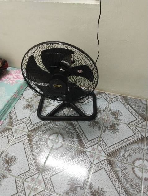 Quạt chạy mạnh mẽ. Chắc chắn. Rẻ hơn so với mua ở ngoài ti ệm điện