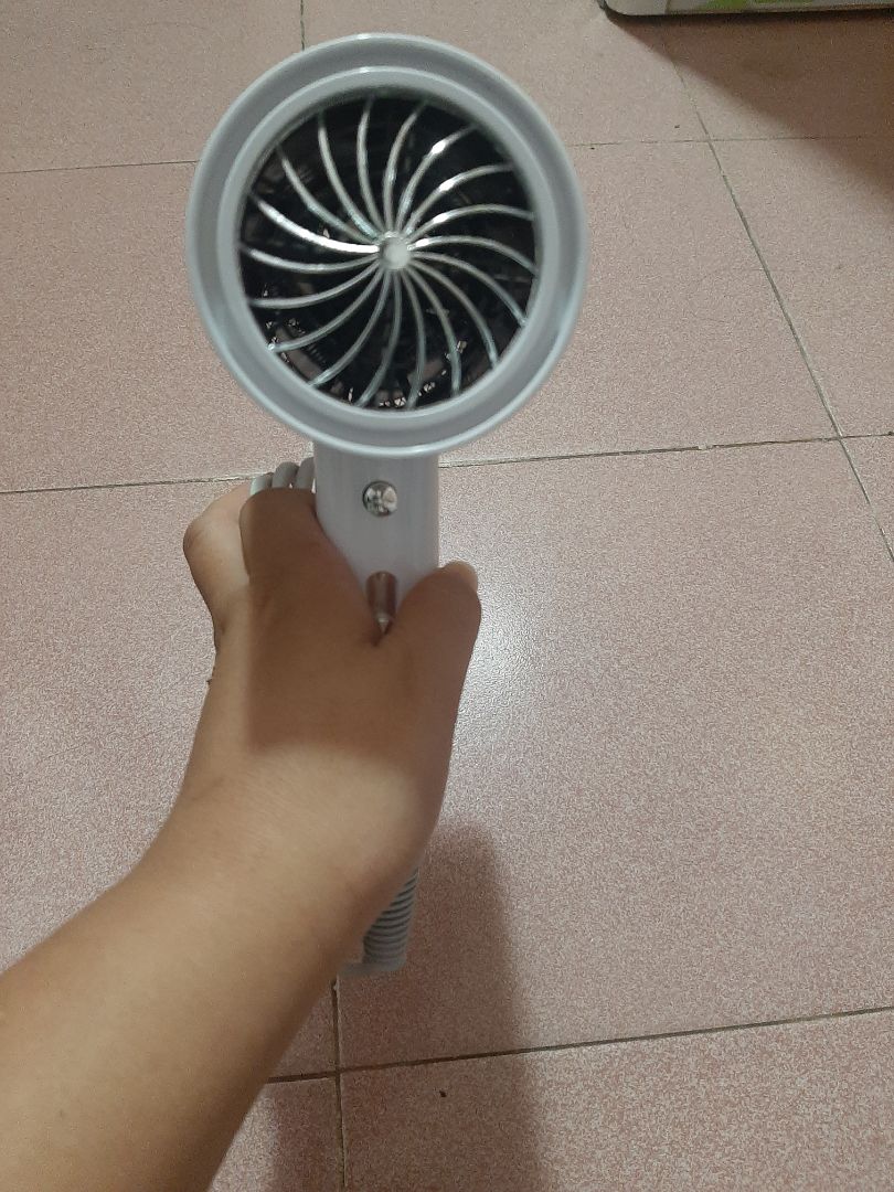 giao đúng hàng, đúng hạn, đóng gói cẩn thận.
Chất lượng thì chưa đánh giá được nhưng mới khởi động thử thì nghe có mùi nhựa của máy, so với tầm giá thì ổn.