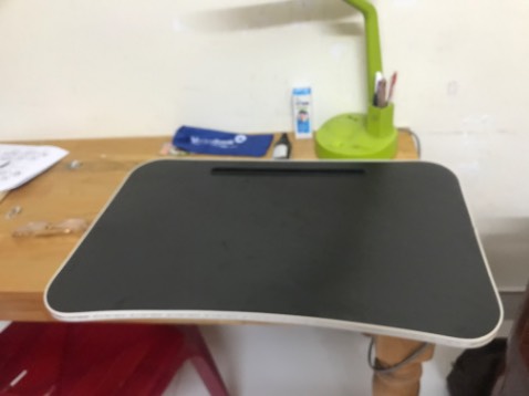 Mọi người Nên xem xét kỹ trước khi mua, giao hàng không đúng hình, chát shop không giải đáp.  Hình màu đen vân giả gỗ không viền, nhưng giao hàng thì có viền như hình. Bán hàng không đúng cam kết tiki