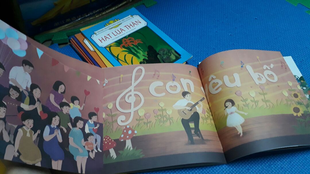 sách tranh nhiều, lời lẽ vui , nhiều trang sách tviêt kế hay lạ