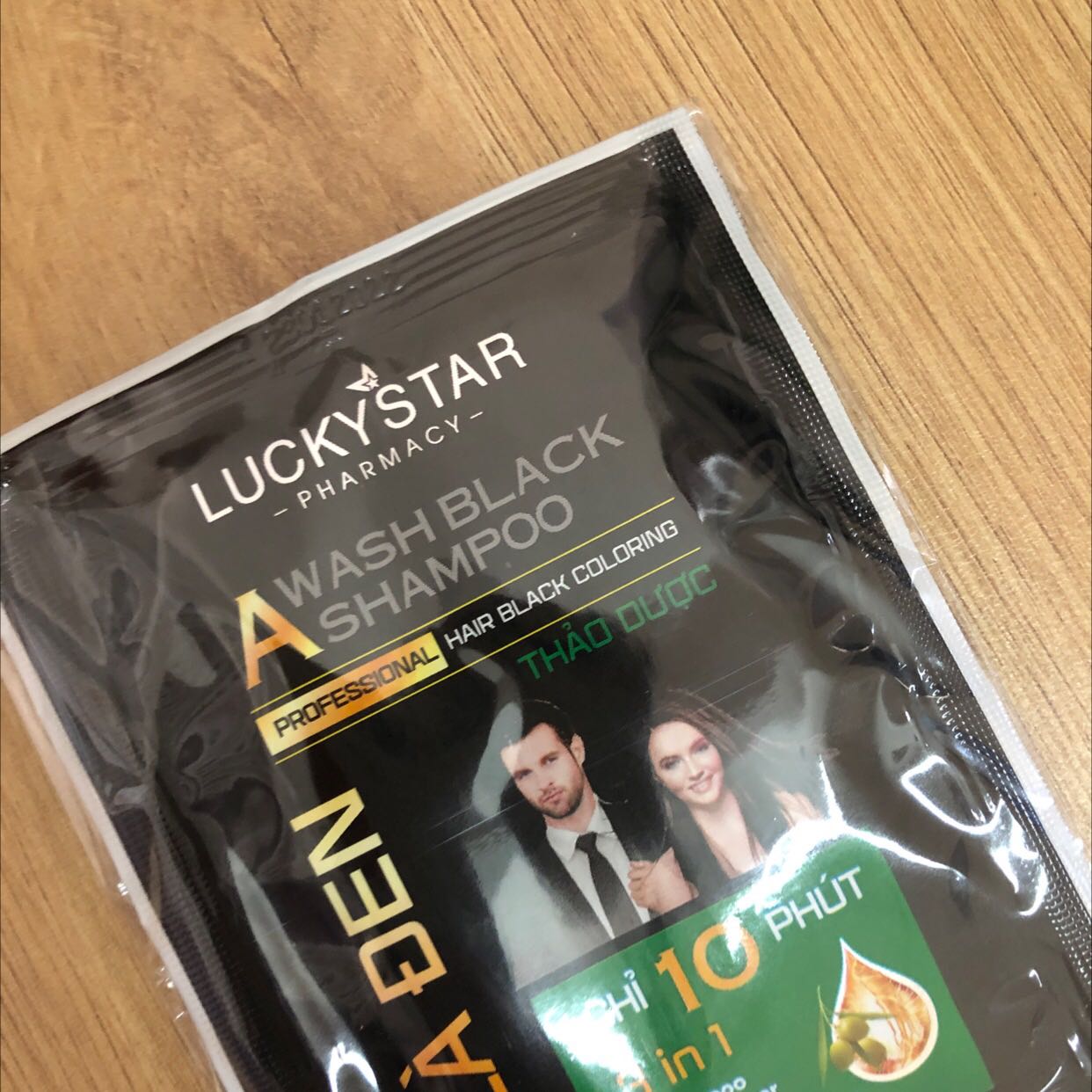 Shop phục vụ tốt
Gội lên màu tương đối đều, màu đẹp
Chất lượng tuyệt vời