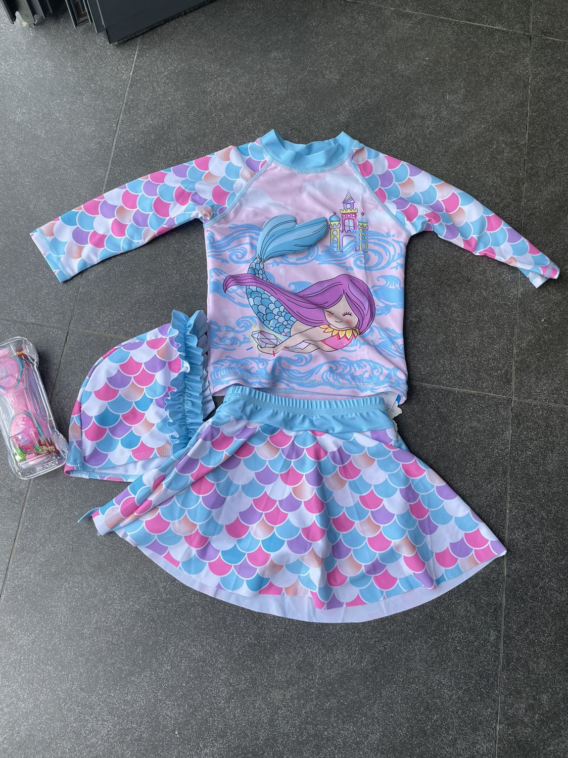 Bé mặc vừa ,vải đẹp