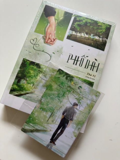 Hàng giao nhanh đến chóng mặt, tối hôm qua đi ngủ đặt , sáng mở mắt ra được chưa đầy một giờ đồng hồ thì anh shipper Tiki đã Alo cho mình xuống nhận hàng rồi. Shop đóng gói chắc chắn, sách rất đẹp và chất lượng. Xin cảm ơn chân thành và sẽ còn ủng hộ nhiều lần.