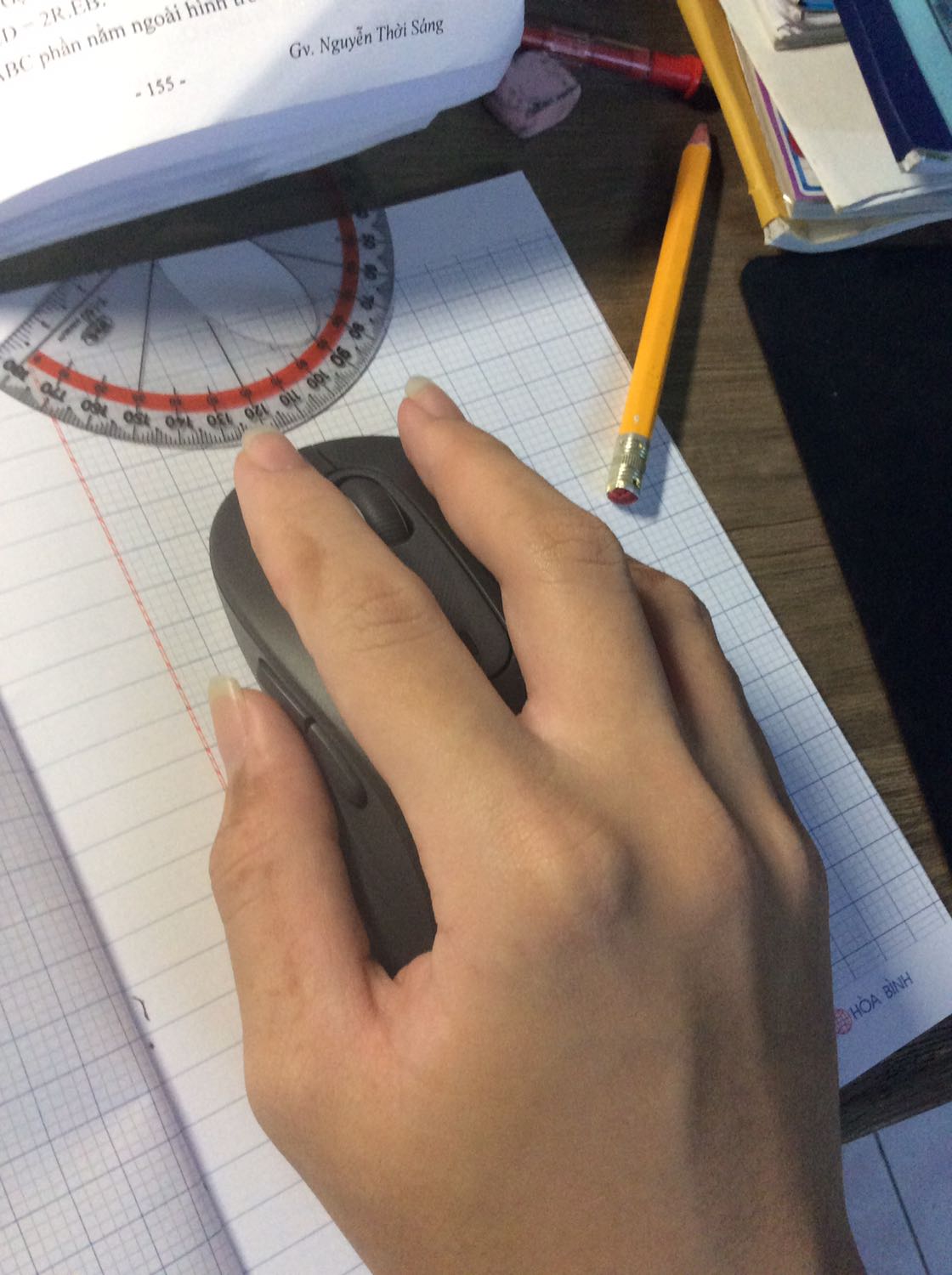 Tiki và shop giao hàng nhanh, đặt 9h sáng tới 2h chiều có hàng.
Đóng gói tốt, tình trạng sản phẩm ổn.
Chất lượng sản phẩm tuyệt vời, chuột nhạy, cầm thoải mái, tiện lợi với bluetooth và usb.
Cài thêm app option+ để tuỳ chỉnh 2 nút bên và nút trên con lăn rất tiện lợi.
Nói chung là sản phẩm tốt