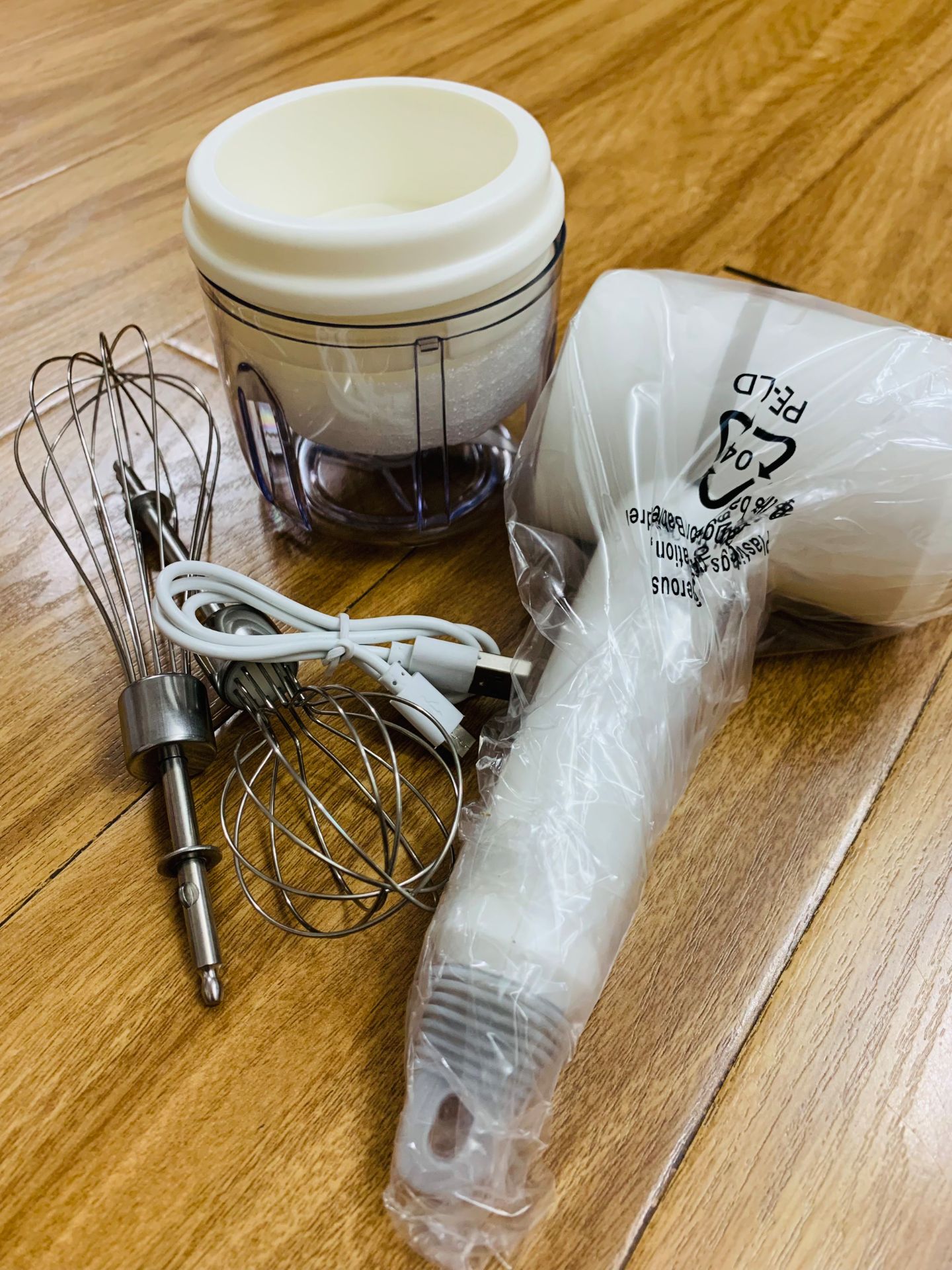 Sản phẩm đúng mô tả. Mua về có sẵn pin trong máy nên *** thấy ok. Có 3 chế độ quay phù hợp với từng loại thực phẩm. Cảm ơn shop. Các mẹ nên mua nhé.