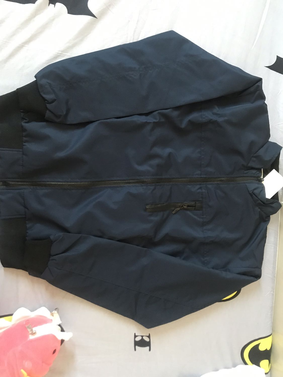 Nhận được hàng ưng gì đâu, vải áo 2 lớp nhưng thoáng, k bị bí hơi nóng. Màu chuẩn với mẫu luôn, em mua tặng bạn trai valentine xinh thế này thì đáng đồng tiền bát gạo quá, Tks