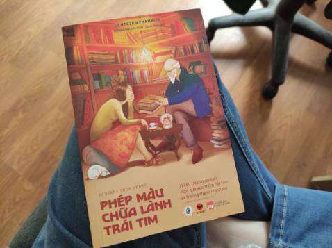 Cuốn sách rất đáng đọc. Bìa đẹp, ấm áp,  đọc xong suy ngẫm về mình hơn và cảm thấy có gì đó an lành
Những ai gặp bế tắc về cảm xúc trong chính mình và rắc rối trong mối quan hệ có thể tìm đọc