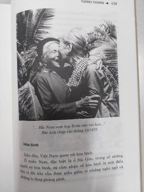 Nhà báo người Italia có cơ hội theo dõi các sự kiện ở miền nam Việt Nam trong 4 năm. Tác phẩm này chắt lọc từ những ghi chép của ông trong quãng thời gian 3 ngày trước và 3 tháng sau sự kiện 30 tháng 4.
Dù chưa thể đi sâu vào các vấn đề chính trị xã hội , thân phận con người ở cả hai phía nhưng tác giả đã phác họa một cách trung thực những sự kiện ông được  chứng kiến, sự trân quý và tình cảm của ông dành cho Việt Nam. Một tư liệu khảo cứu khách quan về những ngày tháng biến động của dân tộc.