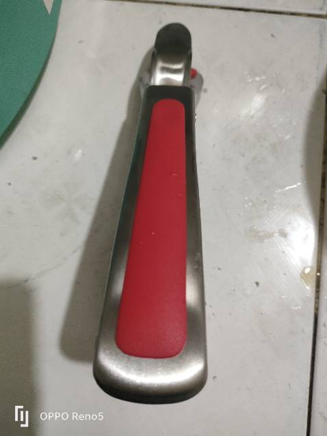 Kẹp chuẩn inox 304, gắp khay thức ăn rất chắc chắn. Điểm 10 cho chất lượng.