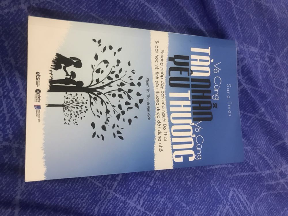 Sách hay, cách truyền đạt đơn giản rất thực tế, đọc xong làm cha mẹ phải nhìn lại và điều chỉnh, giúp ích cho việc nuôi dạy con. Có điều gáy sách có vẻ k chắc chắn lắm