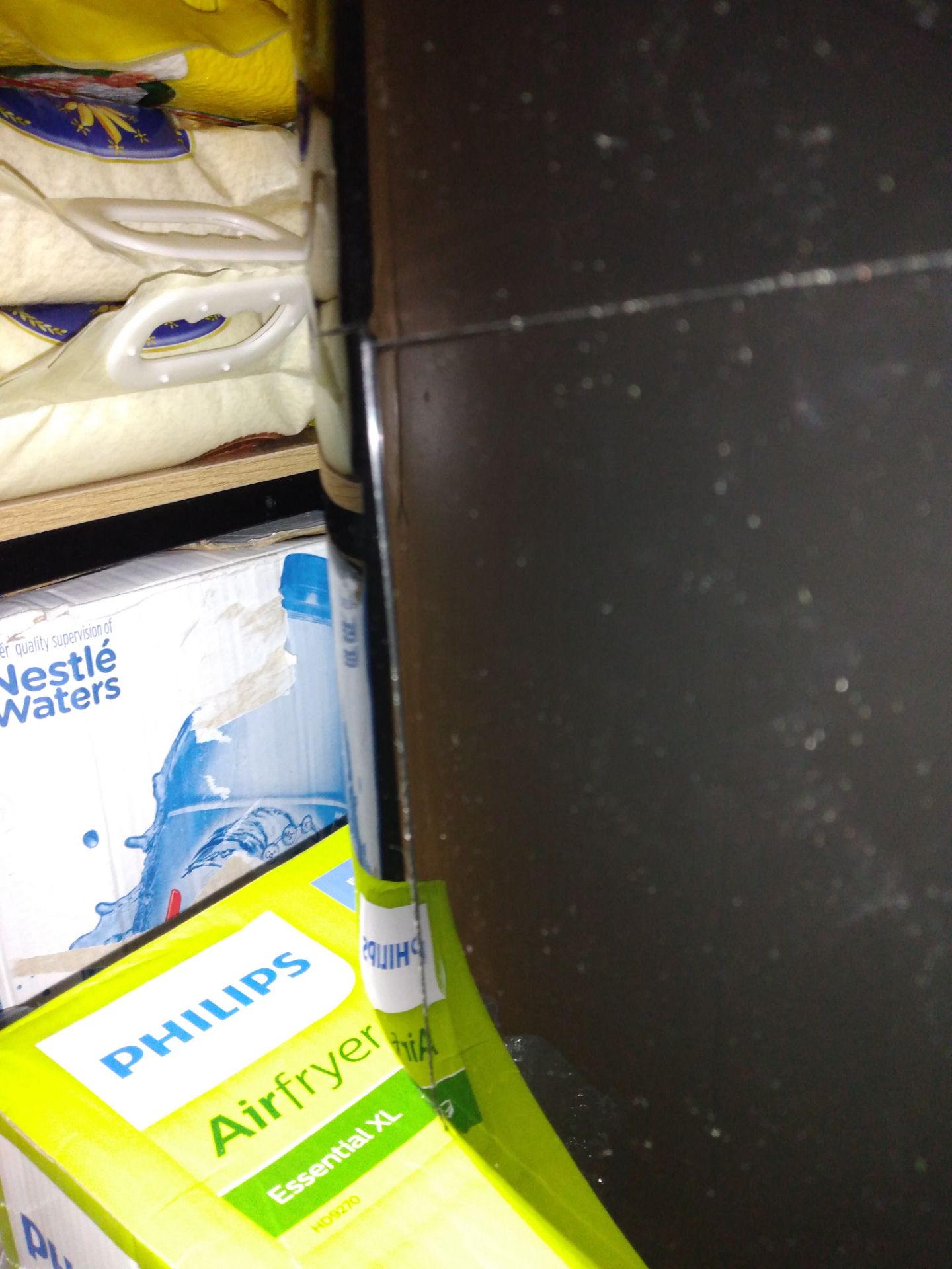 Ổn, dùng tốt, hoàn thiện cũng không phải chính xác 100% phần giỏ chiên lắp vào khoang vẫn có cạnh lồi, thụt, đang dùng thỉnh thoảng có lúc thanh nhiệt nghe rung bần bật, chống dính rất tốt rửa nhẹ trôi hết nhưng có vẻ dễ bong sớm, tay cầm hơi lỏng lẻo, yếu. Chiên từ khoai tươi chỉ chín mềm, khó giòn, vỏ nhanh cháy, khoai đông lạnh là ngon nhất vì được xử lý chiên sơ rồi