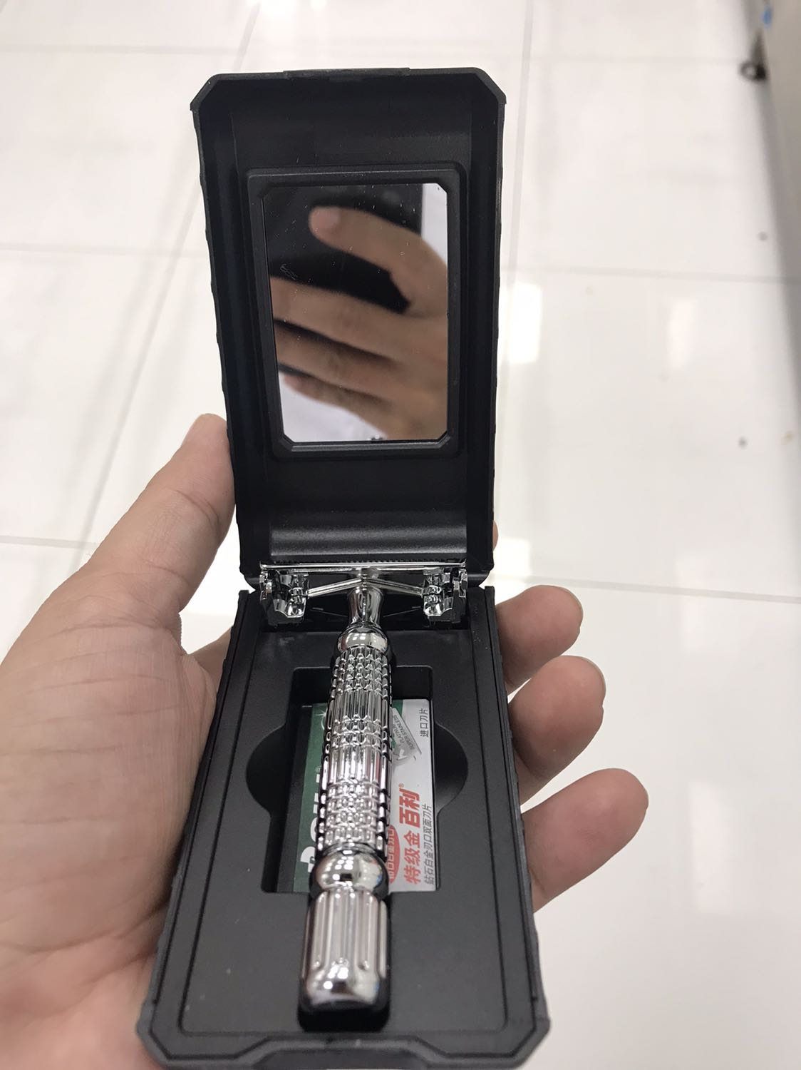 Ngon, bổ, rẻ. Dao cạo râu mà cứng cáp lắm