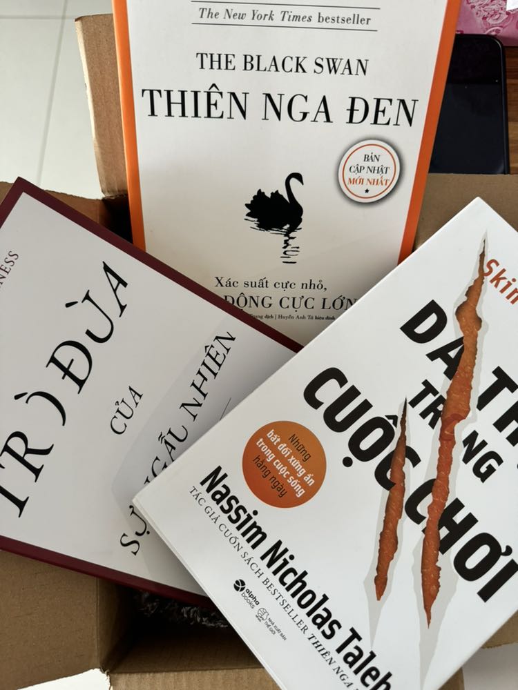 Mình được giới thiệu tác giả này nên mua 1 bộ luôn 3 cuốn. Về mua sách, giao & gói hàng của tiki chưa bao giờ làm mìh thất vọng, 5 sao.