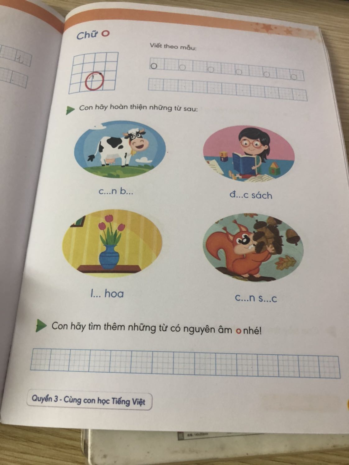 Có các chữ viết thường, hình ảnh minh hoạ giúp các con học bài tiếp thu nhanh hơn. Nhưng hơi ít chữ nên cần luyện chữ thì sẽ tìm thêm nhiều quyển khác nữa