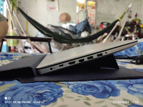 sản phẩm khá tốt. mặt sau có vết xước nhưng vẫn cho 5 sao vì thái độ phục vụ nhiệt tình của shop. mình đặt mua 15,5inch nhưng ko vừa với laptop 15,5inch, chắc kích thước của túi tính luôn viền. có liên hệ đổi lại túi 16inch, shop vẫn cho đổi, ship còn nhanh hơn tiki. thank shop 😍