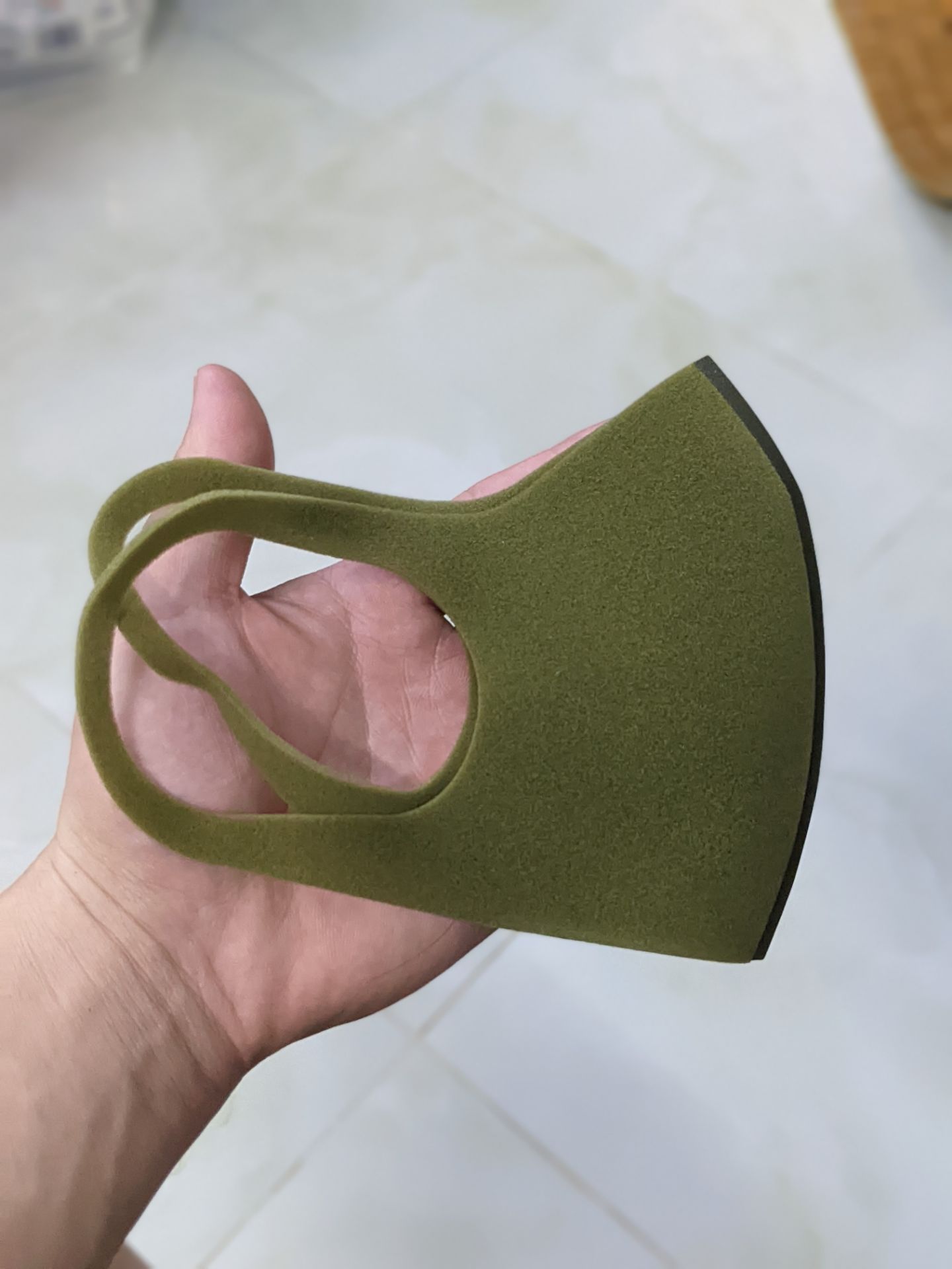 Đeo được cái thoải mái và thời trang nhưng lọc bụi thì không được tốt so với các loại khẩu trang thông đường. Dành cho ai thích sự thoại mái. Rất nhẹ