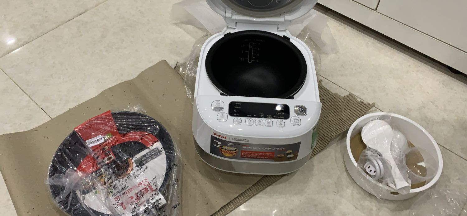 Đã sử dụng nên mình mới review.
Mình nấu cơm trắng, lứt, sữa chua đều rất ngon. Cơm dẻo mềm. Sưa chua ủ mịn (mình mua do có chức năng này)
Chất lượng hơn mong đợi so với giá thành. Nồi dày chống dính đốt