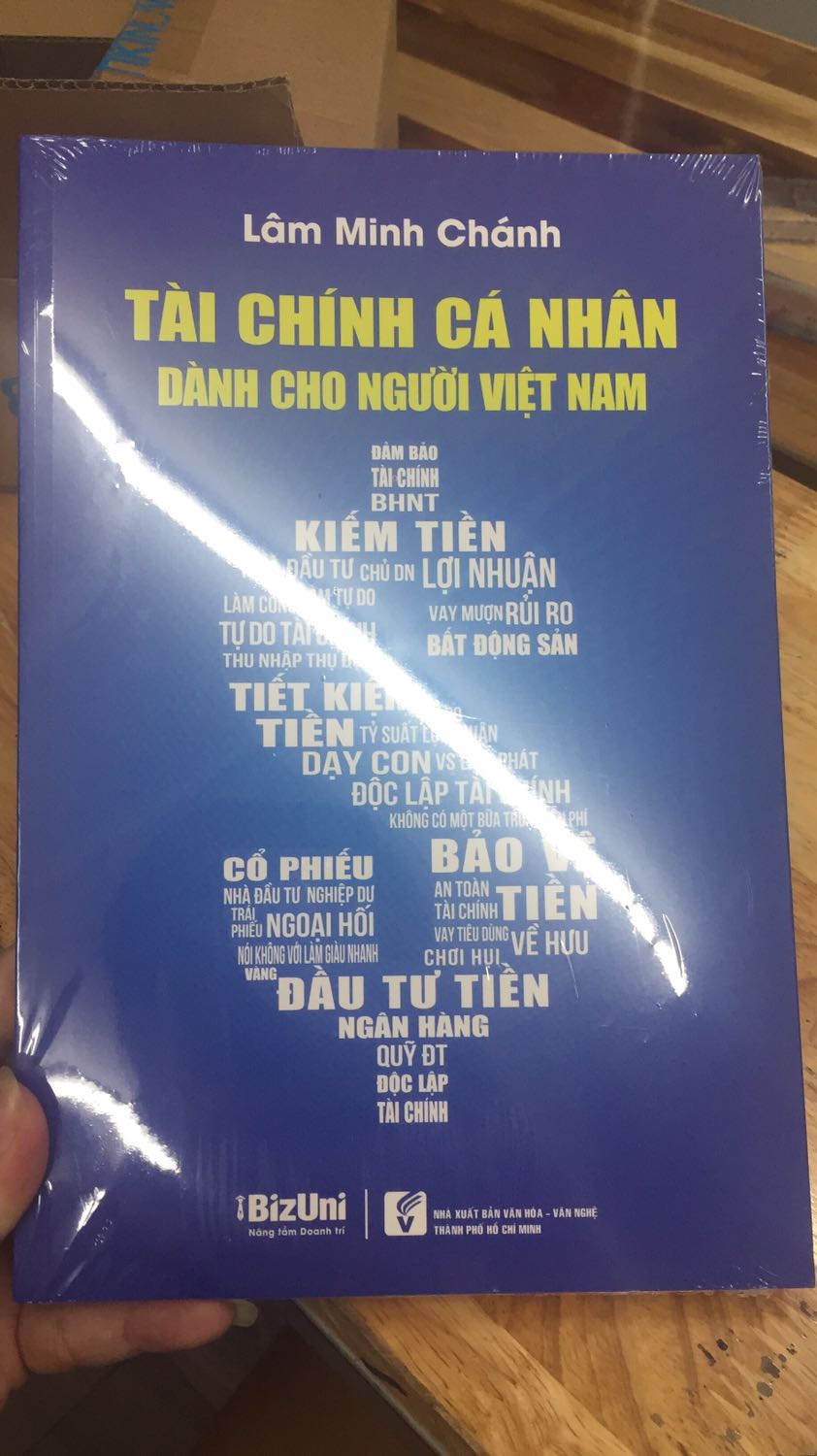 quyển sách này khá là hay và mình nghĩ có tính ứng dụng cao. Mình thích nhất là chủ đề Nên mua nhà hay thuê nhà và để dành tiền đầu tư....vì nó đúng vào cái vợ chồng mình đang phân vân bữa giờ luôn