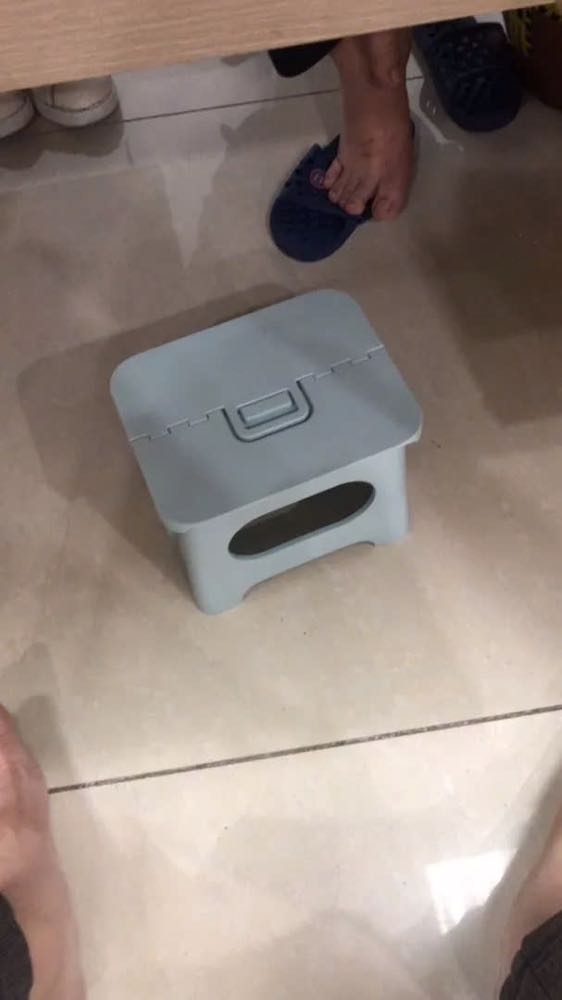 Ghế mình dùng để kê chân văn phòng khá oke, cơ mà ngồi lên thì có vẻ hơi nhỏ với mình . Vừa đặt thêm cái ghế size lớn hơn của shop