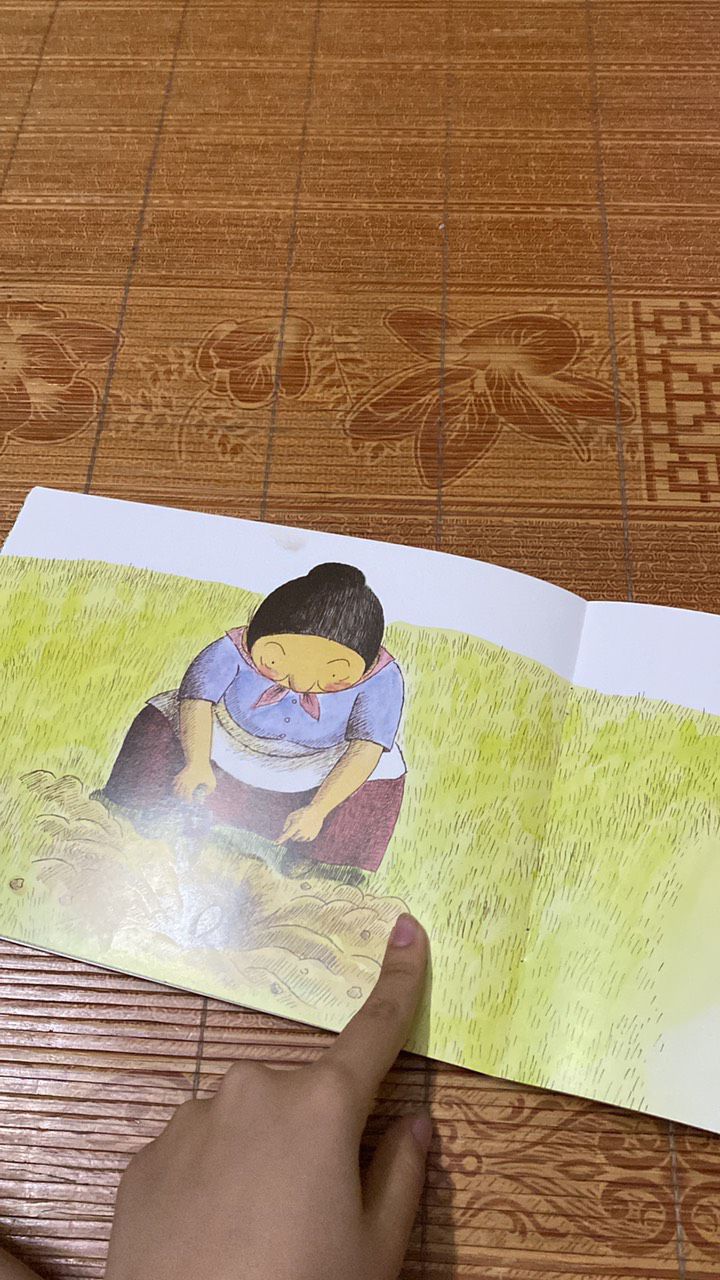 Sách có màu sắc đẹp, bắt mắt trẻ thích thú khi xem sách
Nên mua ạ ❤️