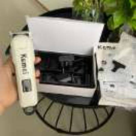 Lần 2 quay lại mua đồ shop này, thật sự mình ko ngờ giá này mà tông đơ cực kì sai êm luôn, cầm nặng tay. Giá thị trường. Mua hàng tiki gặp shop này là ngon quá r