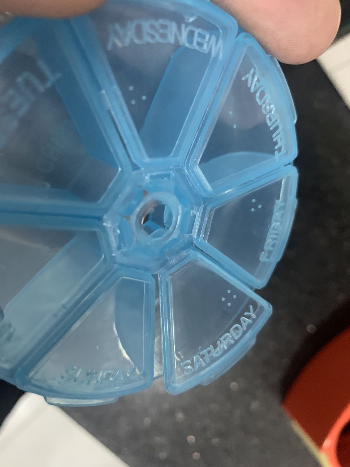 Mỏng teng, khớp siêu mỏng. Cực kì tệ. Bà con cô bác anh chị em tuyệt đối ko nên mua.