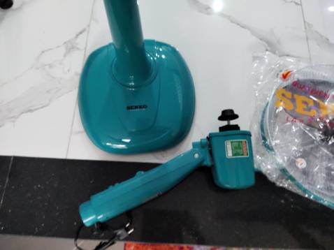 Mình cũng đang xài cái quạt Senko công suất như cái này nhưng 3 năm rồi nó vẫn rất mạnh và êm, nó mạnh hơn cái mới mua này. Quạt mới nhưng chạy yếu hơn cái cũ, chạy rung và rè, không biết quạt lỗi hay chất lượng Senko không còn như xưa, cảm giác thất vọng.